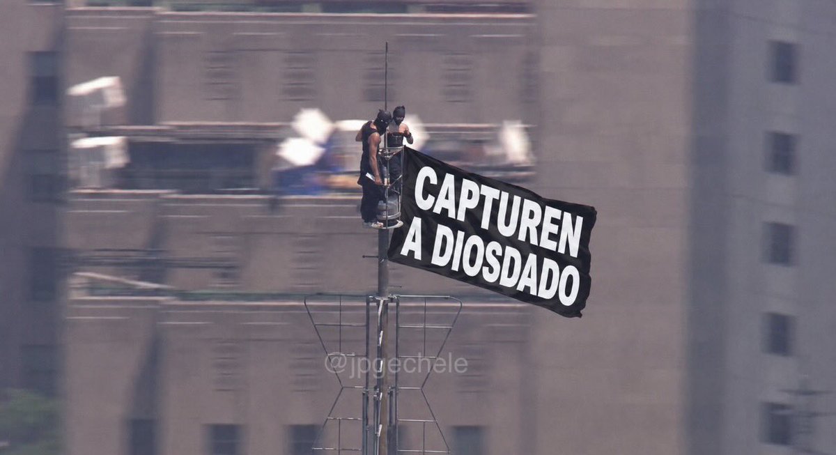 jpgechele's tweet photo. Coño, yo también me hubiese subido al Empire State con el mismo mensaje… https://t.co/dSiGdyssZe