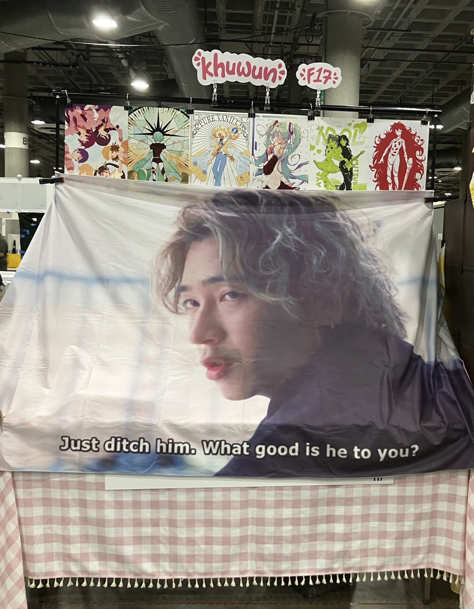 khuwun's tweet photo. whose ax table is this ??????? https://t.co/RiYKB07IlQ