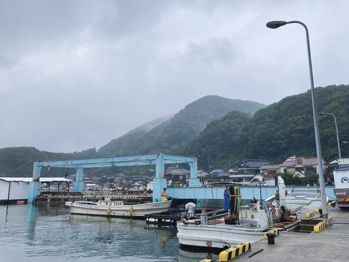 omusubi_smith's tweet photo. 今の気温22度。
霧雨に濡れる佐賀県は玄海町から
おはようございます🌧️
ふすまクローゼットに入れてた衣類がカビててびっくり😱
昨日の仕事終わり、ナフコで大量に湿気取り剤を買ってきた。
恐るべし、九州の梅雨☂️
家の作りもあるんだろうな。

今日もご機嫌な１日を🎵
Have a RICE Day !!!

#ぎゃざりんぐ
#イマソラ