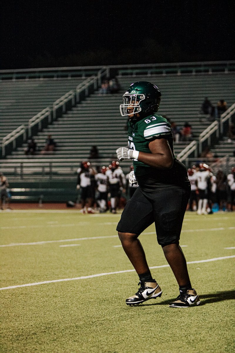 MalachiMcc10098's tweet photo. Just wanted to come on here and say I’ll be moving/transferring to Wisconsin River Falls. Appreciate Waxahachie and all the coaches for everything. Excited for this next chapter🙏🏽
#MakeThemNotice

@TheZacWilliams 
@CoachJRWilliams 
@CoachMHaskins 
@CoachScherz 
@Tolleson20 https://t.co/lUL0HWXNn6