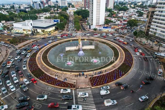 rolinaca_'s tweet photo. @_CatholicWest That's not a plaza or square, it's a six lane roundabout that connects two major "stroads" in the city. Vehicle access was limited for the celebrations https://t.co/E7mCVx2wcP