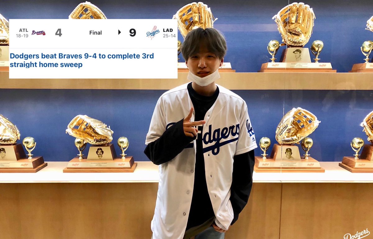 Reagustd2's tweet photo. VICTORY FAIRY YOONGI!🏆🧚🏻 https://t.co/i22uJNaAup