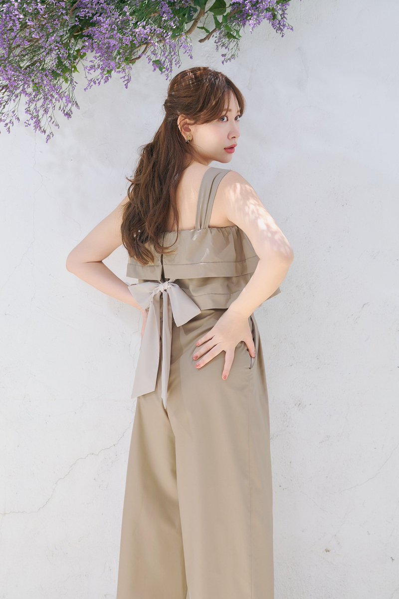be4g_e's tweet photo. 個人的にDouble-Tiered Back-Ribbon Jumpsuitがめっちゃかわいいって思ってる💓腕なるべく隠したい界隈（？）としては、これで外に出かける自信は全くないけど😭笑　
なにか対策あるかなぁ💭
#herlipto https://t.co/5GRQJx1U63