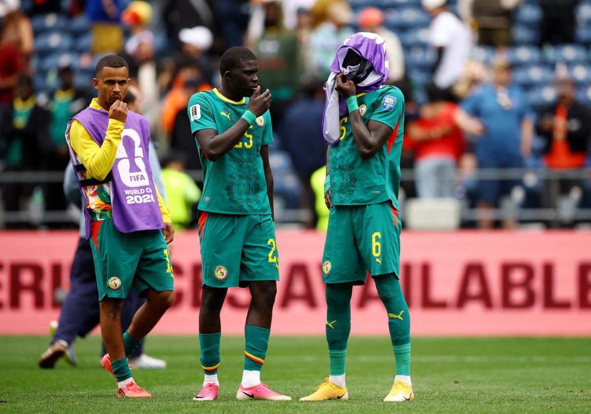 football_li5's tweet photo. تخيل تكون متقدم 2-0 إلى الدقيقة 83

وتستقبل هدفين في 5 دقائق!!!!!!!!!!

وتروح اشواط إضافية؛ وتحافظ على مرماك 29 دقيقة؛ وفي آخر دقيقة يحصل خصمك على ضربة جزاء ويسجل منها

يخرب بيت السيناريو القاسي جدًا جدًا جدًا https://t.co/THIDbCmnSV