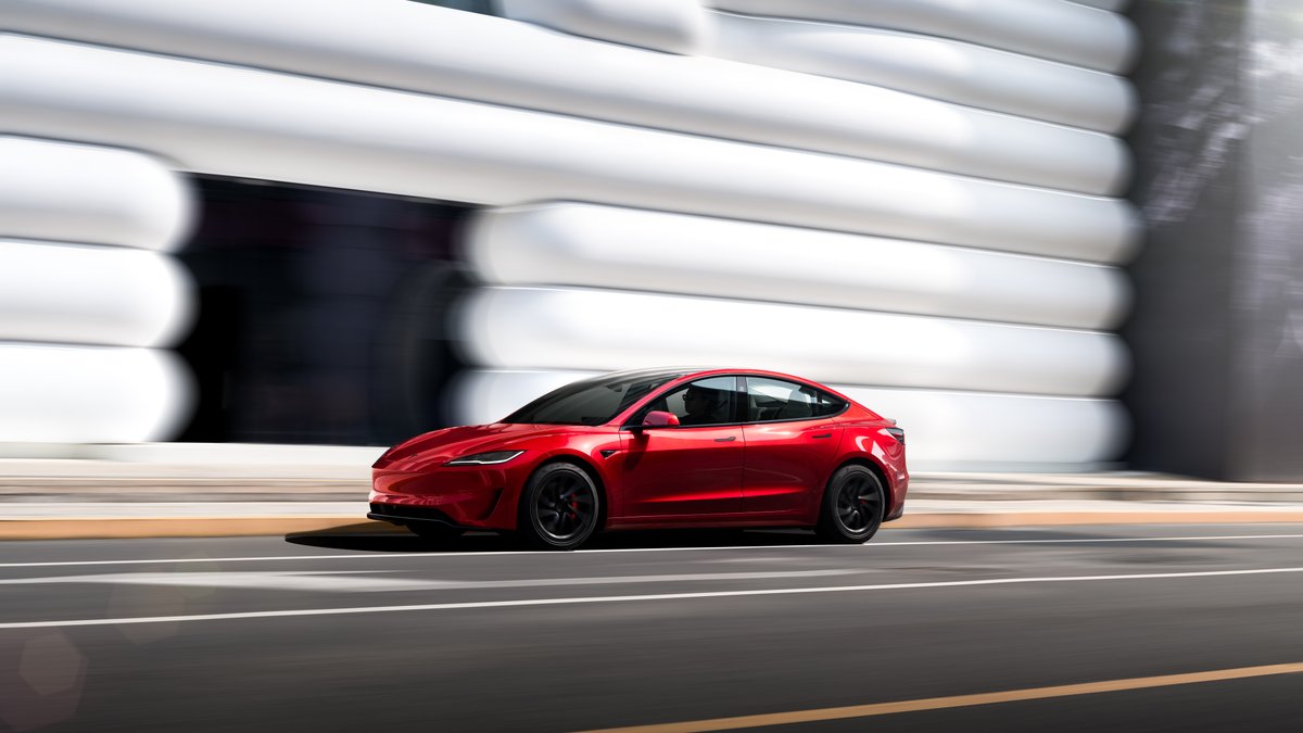 SawyerMerritt's tweet photo. Tesla has released some new 4K images of the Model Y and Model 3.
More pics in thread below 🧵 https://t.co/FZ2OPvv6Kv