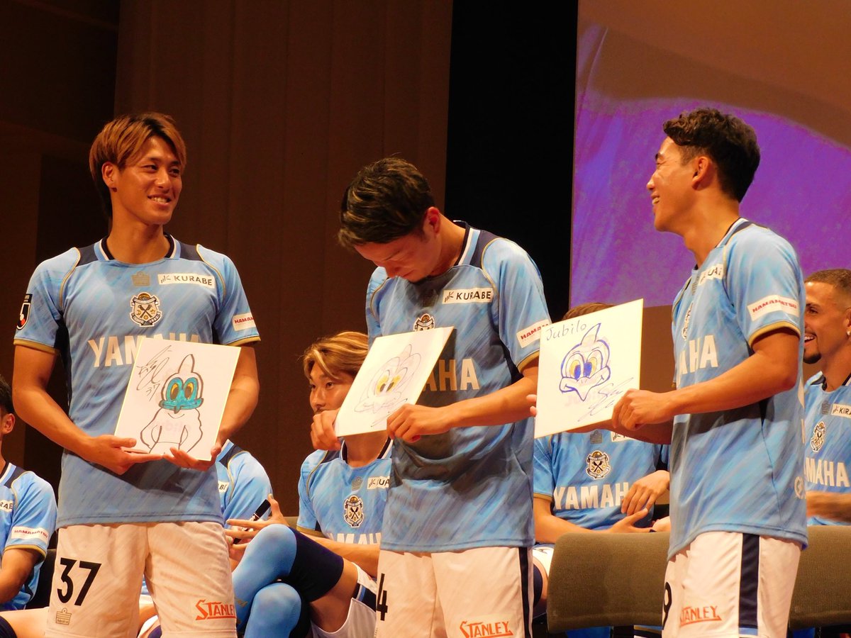 _ri_96's tweet photo. ホワイトチーム win✨
 #ジュビロ磐田  #jubilo  #川﨑一輝 選手
 #小原基樹 選手  #角昴志郎 選手 https://t.co/rP4YvokEHg