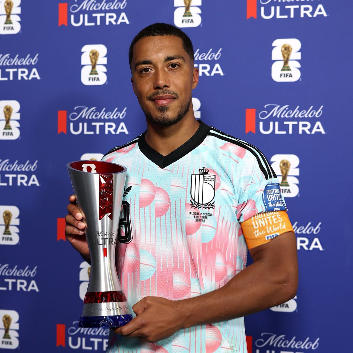 _BeFootball's tweet photo. 🚨🚨 OFFICIEL ! YOURI TIELEMANS 🇧🇪 EST ÉLU HOMME DU MATCH FACE AU SÉNÉGAL 🇸🇳 !!! 🏆 https://t.co/4U1W8kXp5l