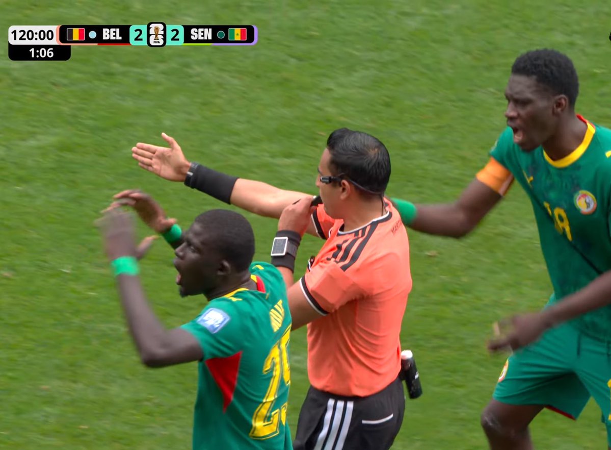 PavelFdez's tweet photo. 🔥 A la calle Senegal
💥 Llega tarde su salida del Mundial, pues estos nunca debieron participar en la competición después del desplante en la final de la Copa África frente a Marruecos
👎 La @FIFAcom no les debió dejar participar
⚽️ #BélgicaSenegal https://t.co/PrerOrdxnL