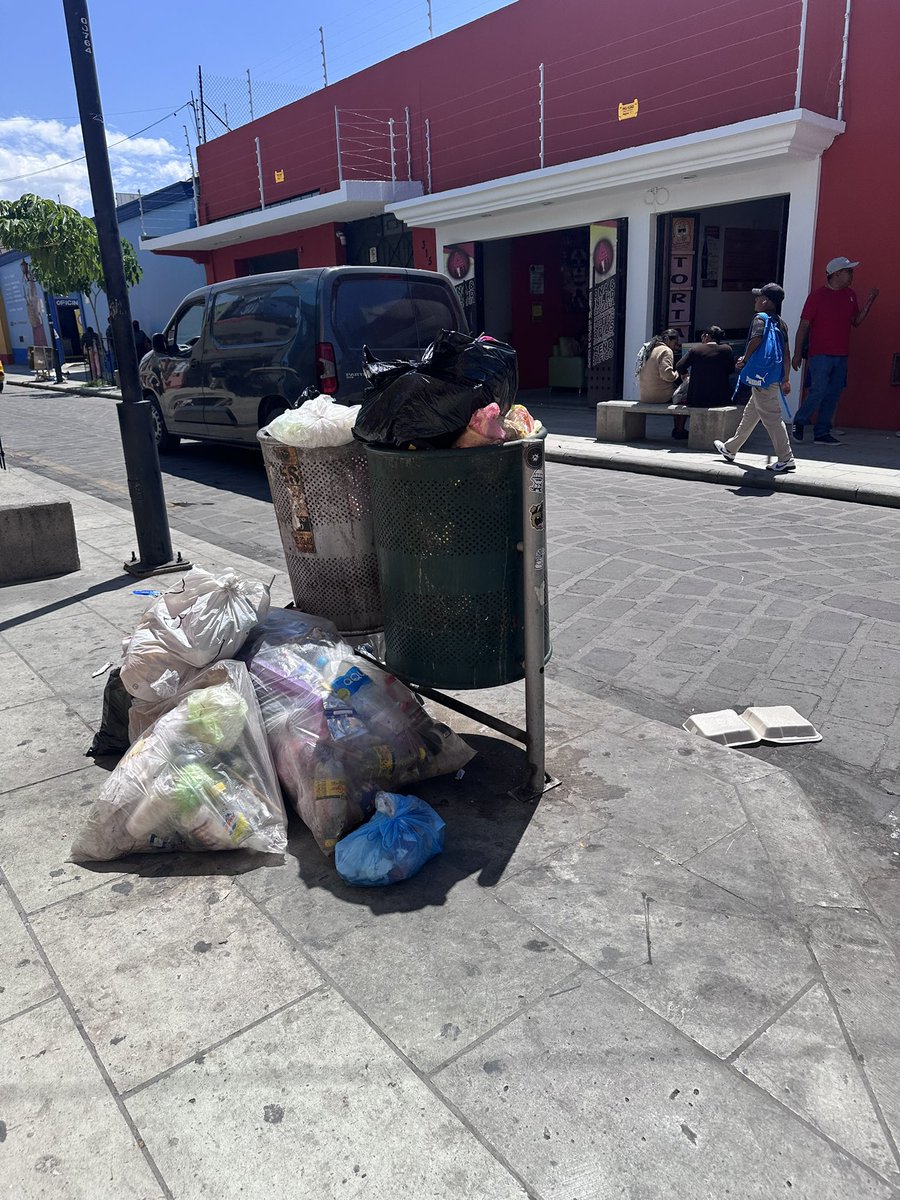 Replica_Tweets's tweet photo. Hoy inicia la #Guelaguetza en #Oaxaca 🎊🎉🎊
Biba los eroes ke nos dieron liberta ... arriba zaimi pinole
Biba Flavio 🐷
#Chistelocal https://t.co/mmxgW4gL7G