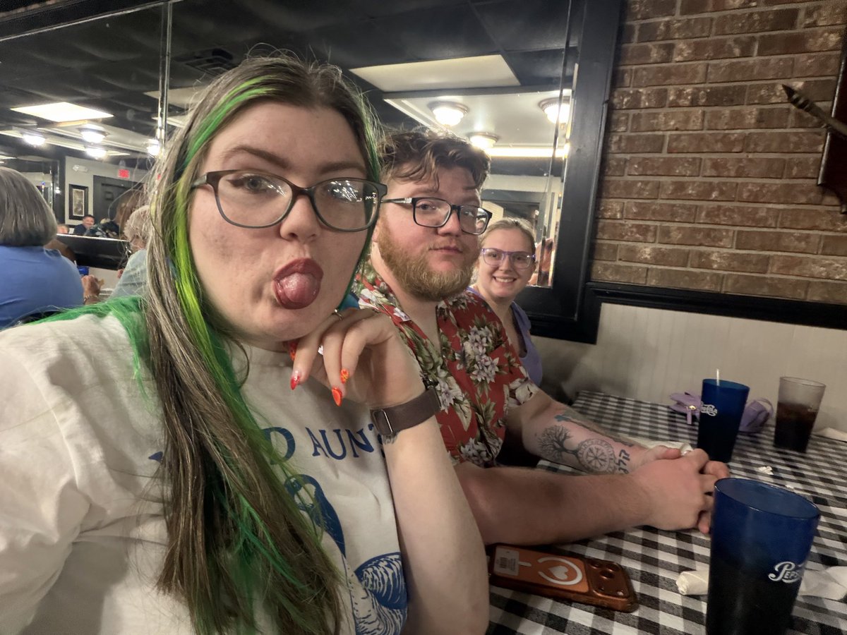 letsdoitforlove's tweet photo. Family dinner 🥰 https://t.co/73ecTAMXE8