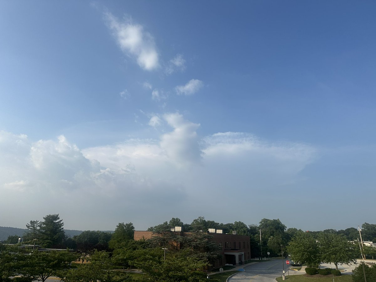 EasternChaser's tweet photo. You can easily see that Bucks County thunderstorm from 35 +/- miles away, even with the haze: #pawx https://t.co/FP7NUoa6b3