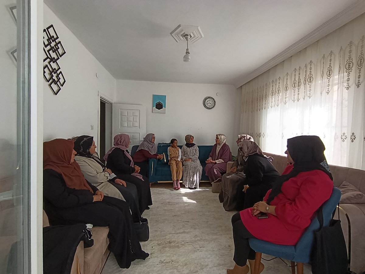 Deryailikan's tweet photo. Yönetimizden Fatma Sürücü ablamızın kıymetli amcasının vefatı dolayısıyla, yönetimimizle taziye ziyaretinde bulunarak başsağlığı dileklerimizi ilettik.

Merhuma Allah'tan rahmet, başta Fatma Sürücü ablamız olmak üzere ailesine ve akınlarına  başsağı diliyorum.
@SamilogluFaruk https://t.co/UG98qLYeeN