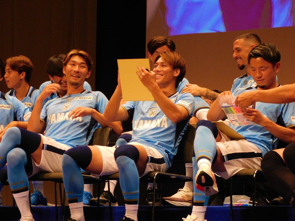 _ri_96's tweet photo. みんなの笑顔がたくさん見られました🧏🏻‍♀️
 #ジュビロ磐田  #jubilo https://t.co/wiDzOyAfhY