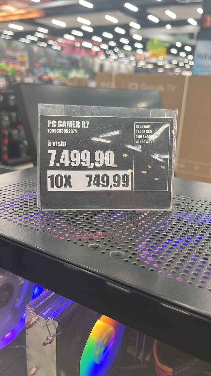 megazelds's tweet photo. Realmente windows 11 tá muito caro https://t.co/KL52LBkOE6