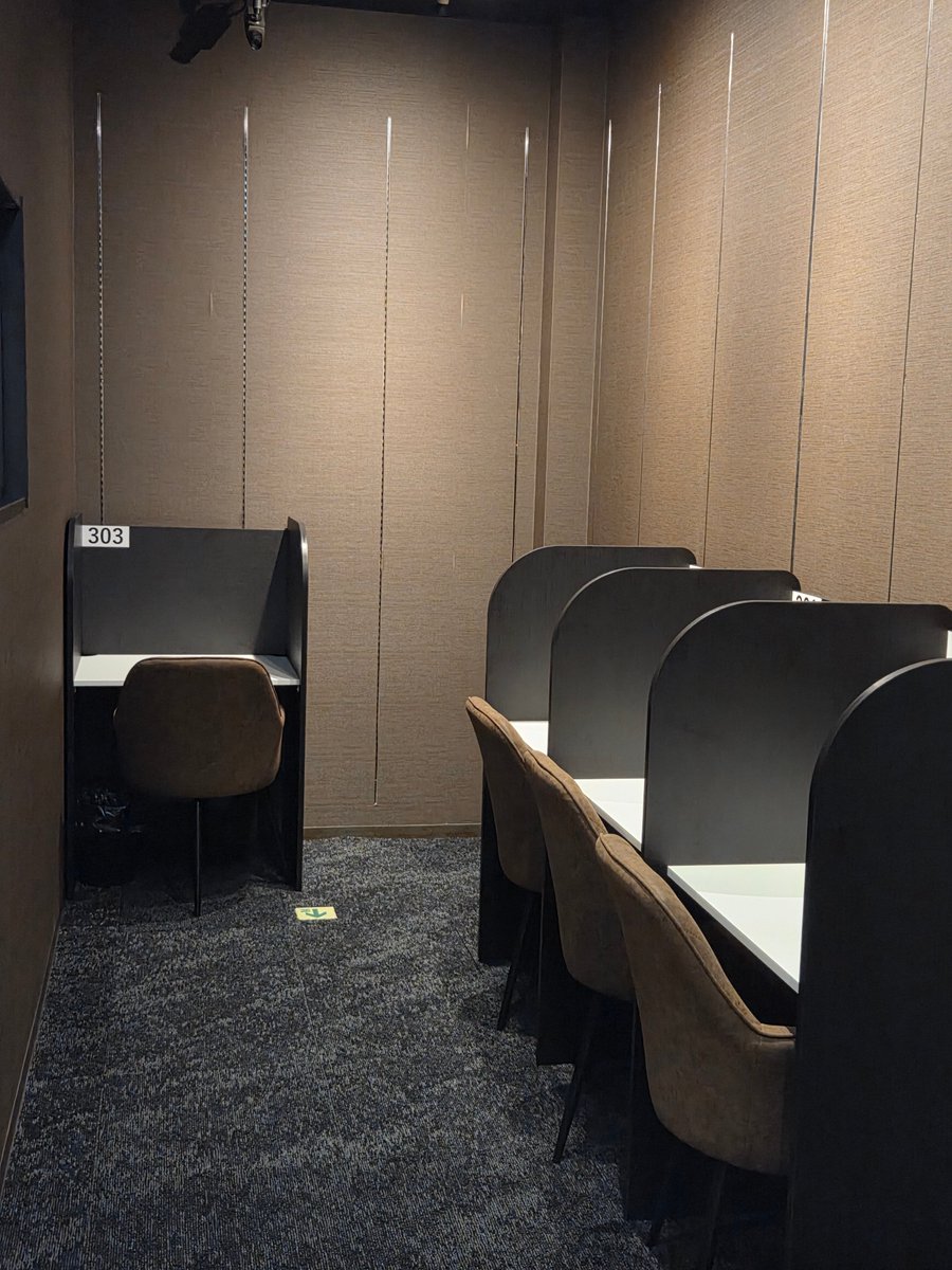 DiCE_TOK's tweet photo. おはようございますDiCE戸塚店です！
ダーツエリアの横に実は新しく出来た席がありまして…その名もラウンジ席です！！ちょっとした休憩やコミックだけ読みたい時などにおすすめです✨ https://t.co/aJTXwyyeyQ