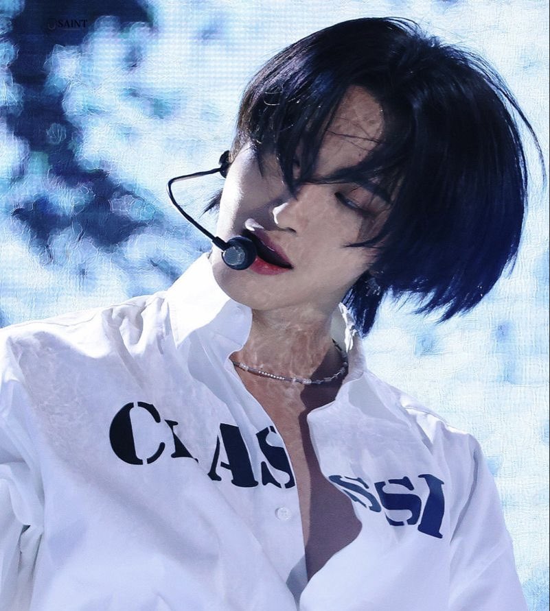 hwamelo's tweet photo. thinking about this seonghwa rn https://t.co/KEcX2OVkci