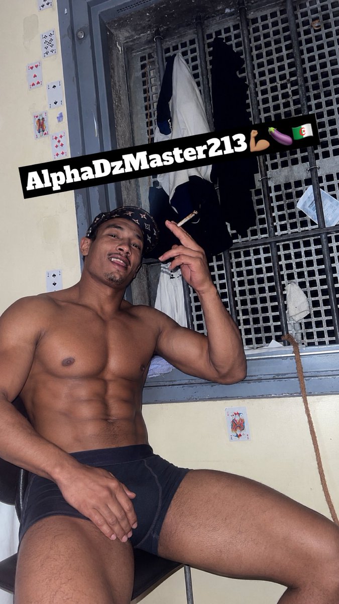 Alphadzmaster21's tweet photo. Au pied du seul es unique BOSS 🇩🇿💪🏽 #feetdomination #Alpha @slave_here @subfrarabics https://t.co/mrBVtZrF30