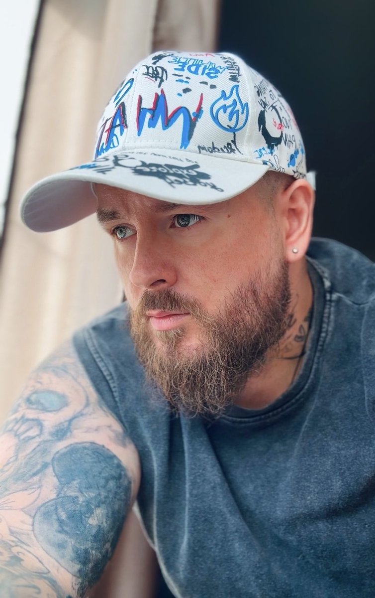 Chris V tweet media