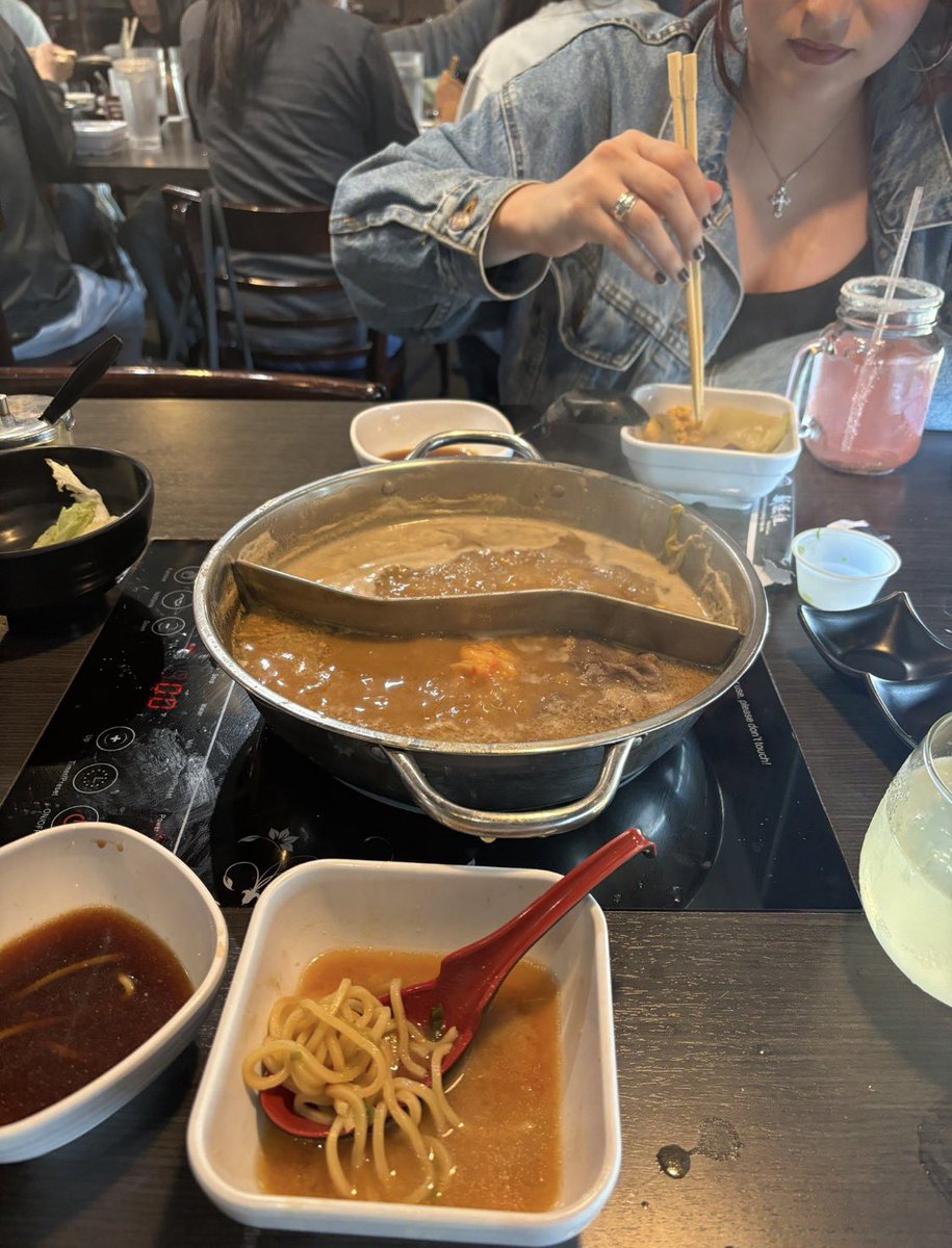 Dylansmith55451's tweet photo. Dinner time😘 https://t.co/4mWvODlgeO