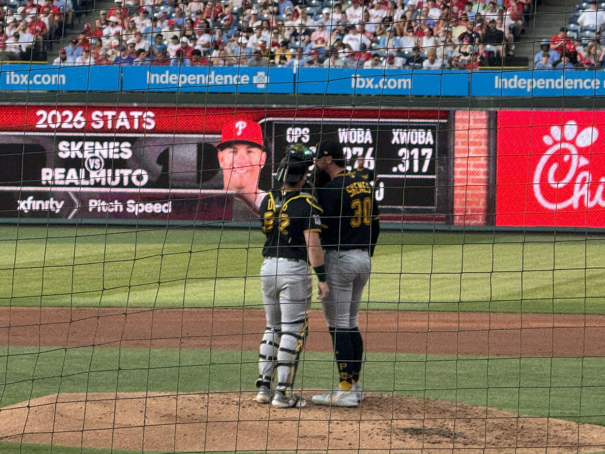 rob_zuber's tweet photo. @KDPomp Washed Pomp, here watching this bum not be able to put anyone away . Rincones trash draws a walk . https://t.co/KnXdEfwFiE