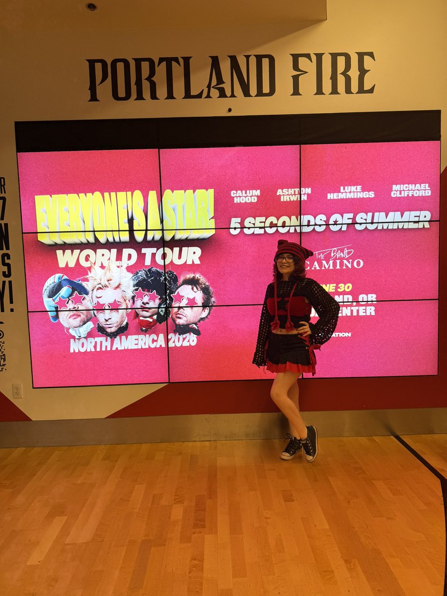 kdekiraa's tweet photo. Decidí devorar el día de ayer #EASTour #easportland @5SOS https://t.co/3ql6fJ86s8