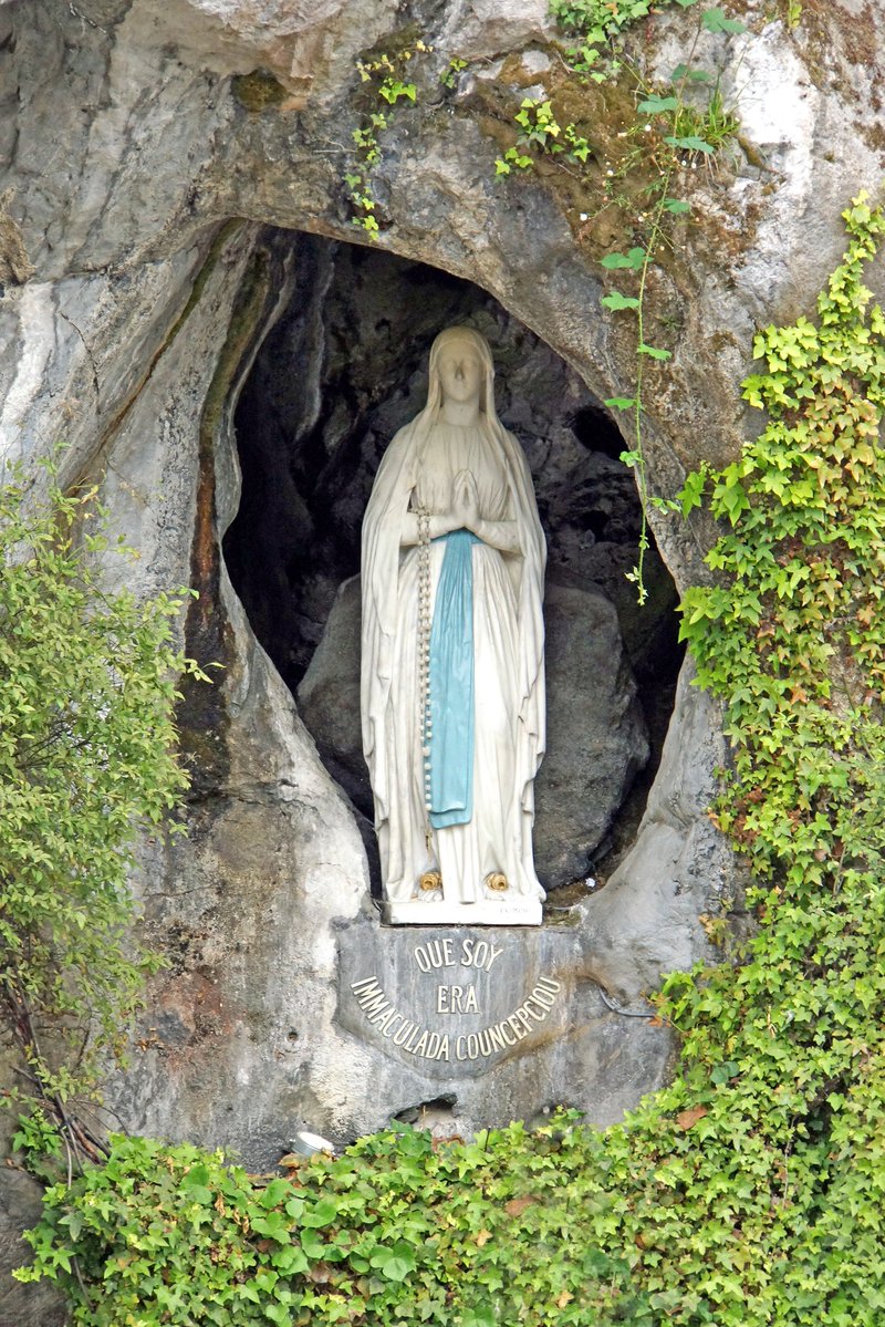 Sachinettiyil's tweet photo. Romelu Lukaku, who scored for Belgium against Senegal at the FIFA World Cup today, made a pilgrimage to the Marian shrine of Sanctuary of Our Lady of Lourdes in 2014. Sharing a photo from the pilgrimage, he wrote: "Belief has always been important to me. Live from Lourdes. God is great."