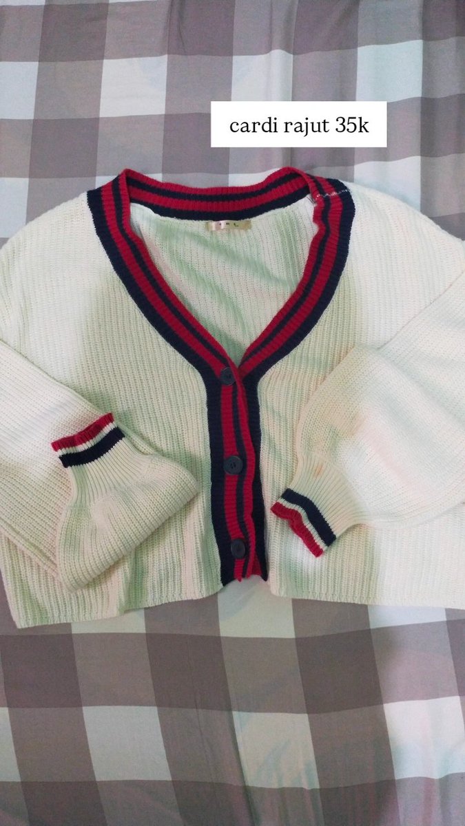 oreochewyy's tweet photo. preloved under 50k✨ bisa co oyenn, no minuss kok guyss yuk yg mw liat detailnya dm aja💗 https://t.co/m49s5slXrG