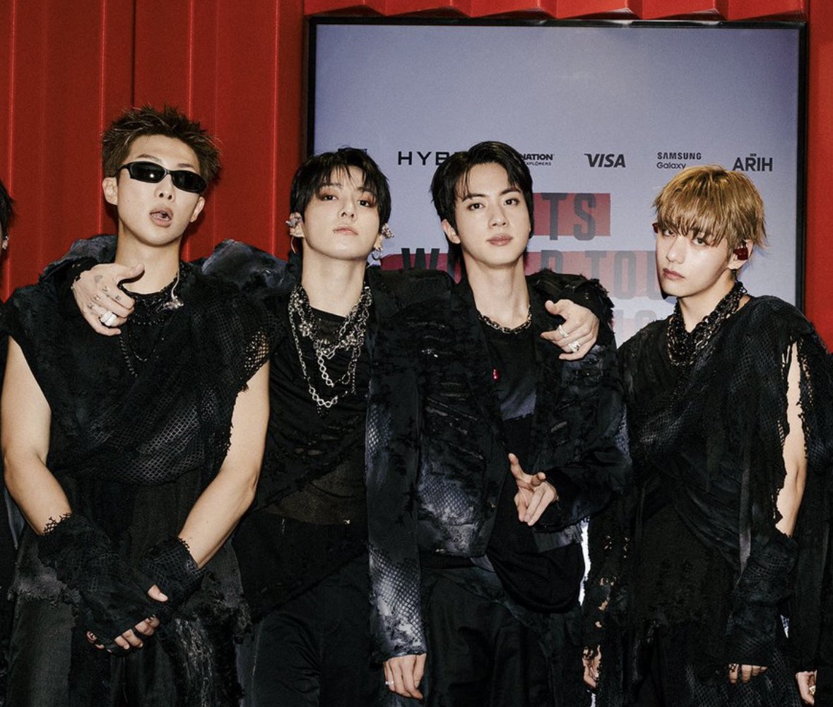 thvdokook's tweet photo. os Kim sempre juntinhos, amo https://t.co/4RUL7LbjjZ