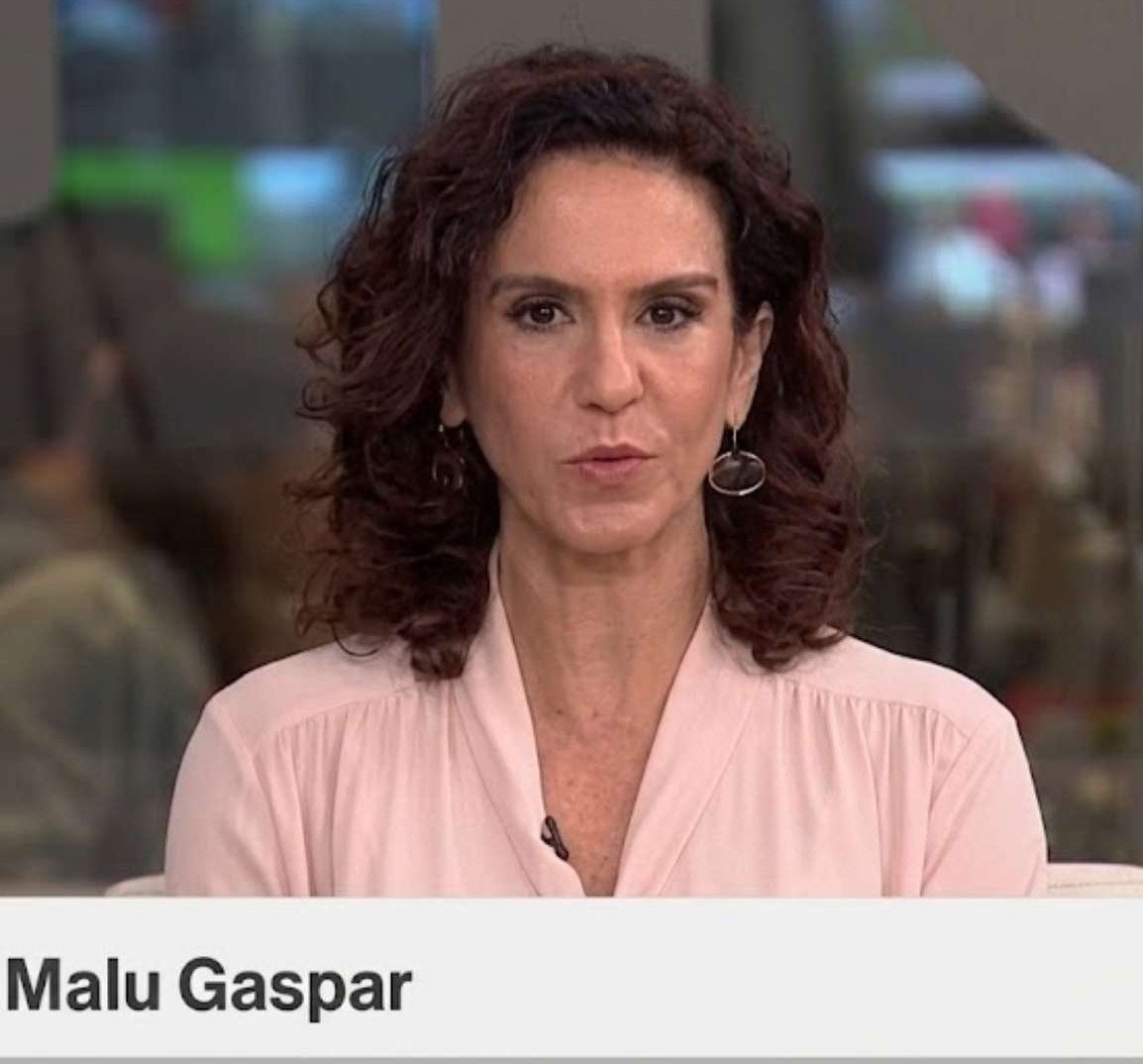 reportersalles's tweet photo. PF divulga conversas de Vorcaro sobre vasculhar a vida da jornalista Malu Gaspar: 'Preciso calar essa mulher'

Segundo O Globo, Daniel Vorcaro, dono do banco Master, e o publicitário Thiago Miranda atuaram para tentar impedir o trabalho e violaram dados privados da jornalista.

Após as reclamações de Vorcaro, Miranda afirmou que iria "revirar a vida" da jornalista, e repassou ao ex-banqueiro informações sobre familiares, contas bancárias e endereço da profissional.

Ainda de acordo com o jornal, no dia 1° de abril de 2025, Miranda envia as primeiras informações a Vorcaro:

"Meu time está atrás. Precisamos achar algo", escreve o publicitário. "Nem multa na CNH dela encontrei. Filhos novos ainda também. Te deixo ciente, vou achar algo", completa.

Veja a matéria completa: https://t.co/FXvnf7aI65