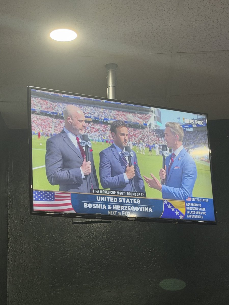 moliupgrade's tweet photo. Waiting for the game and wings!!

Ajmo Zmajevi!!! 🇧🇦🇧🇦🇧🇦 #WorldCup2026 #Bosna #Zmajevi https://t.co/5cCfYoEdXh