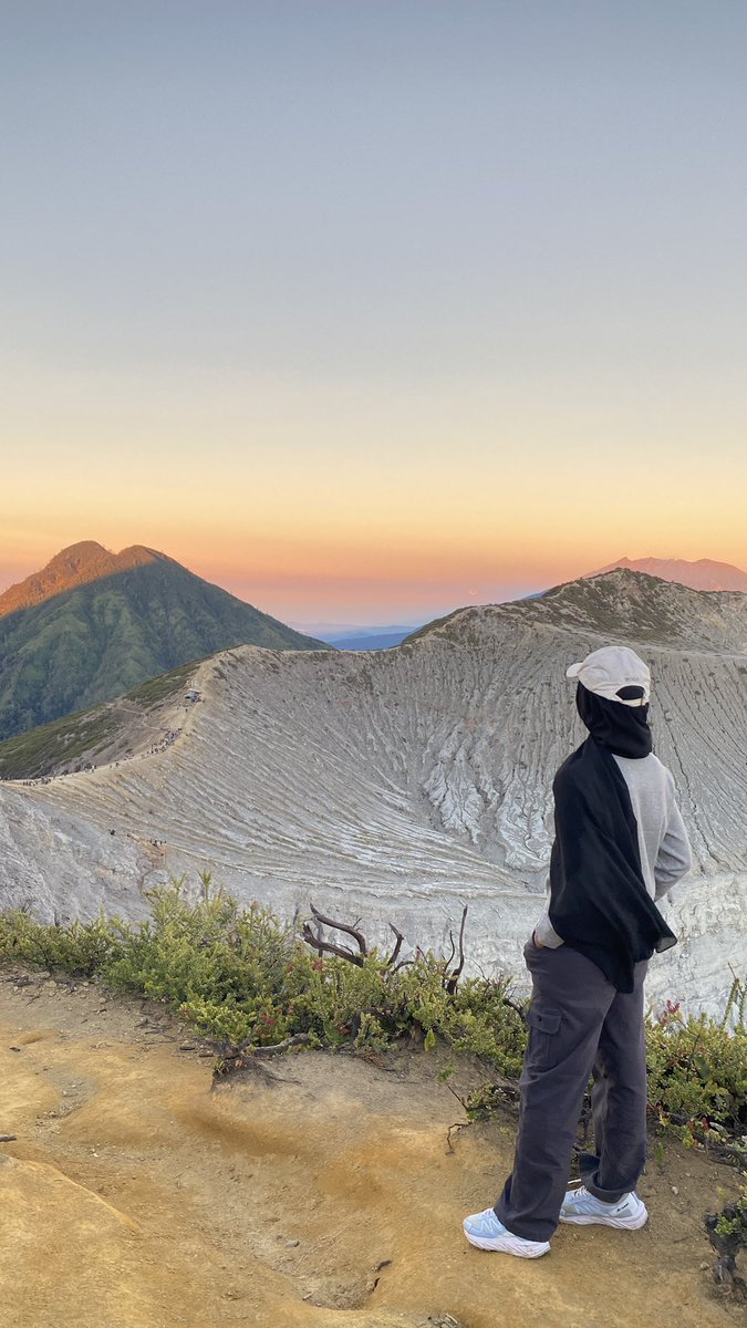 sifitafa's tweet photo. Ternyata gunung ga kalah cakep sama pantai 😭😍 https://t.co/kEUBg6YfN4