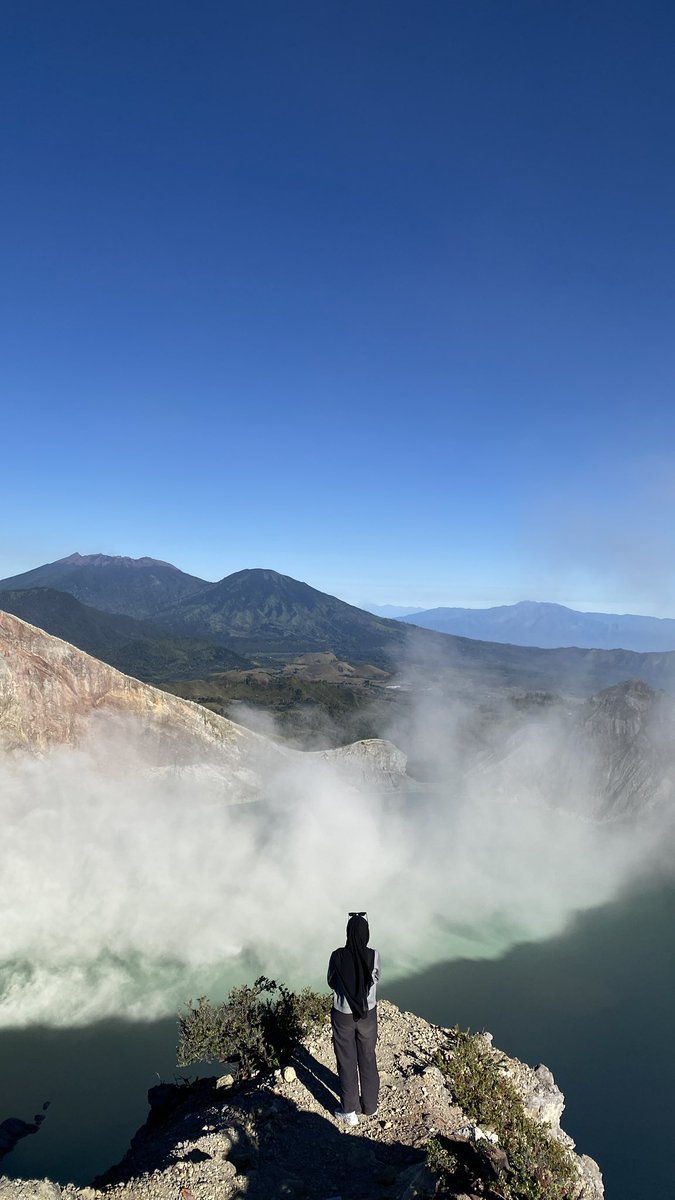 sifitafa's tweet photo. Ternyata gunung ga kalah cakep sama pantai 😭😍 https://t.co/kEUBg6YfN4
