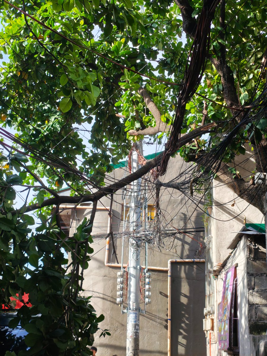 CThedemon's tweet photo. @valenzuelacity @meralco good morning baka pde pong makisuyo and to treat this as urgent po. Thank you https://t.co/V7zXgGW8eq