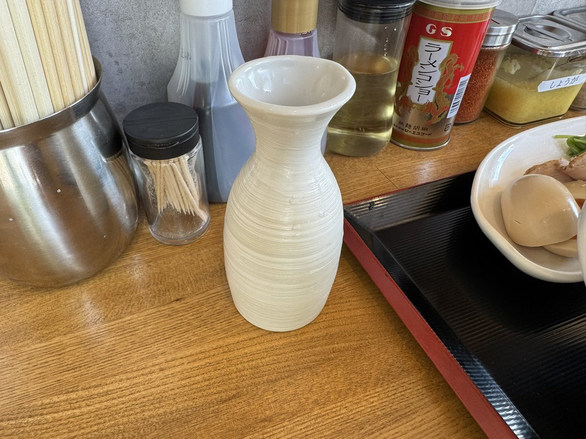 kensuke1001's tweet photo. 中華そば 主水@御代田町

「軽井沢トマトつけそば（大盛）」
「同上（並盛）」

月曜昼主水。
新たな限定。

真っ赤なスープ。絶妙なトマトの酸味。別皿のトッピングで味の変化を楽しみながら。
暑い日にもさっぱりいただける。
最後はスープ割りで。

美味しかった！！
ごちそうさまでした！！ https://t.co/WXV0y8fq9t