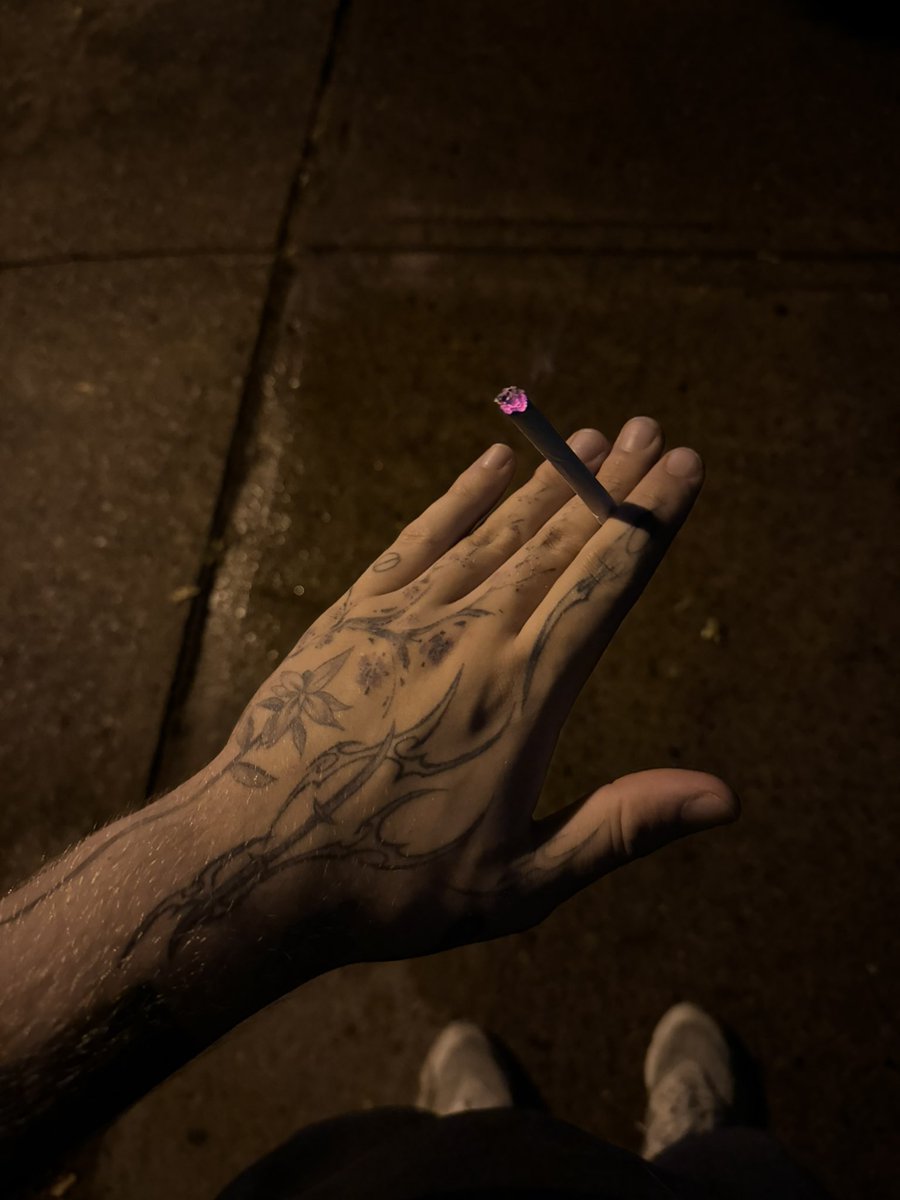 hedonist_exe's tweet photo. Back to nsfwtwt - Rebrand 

•27 M
•6’1 
•Pleasure dom 
•Music, F1, and gaming nerd
•Horny 24/7
•Size + hand + smoke kink
•Hard, rough, sadist
•DMs open, always looking for moots https://t.co/G3OQBY9yol