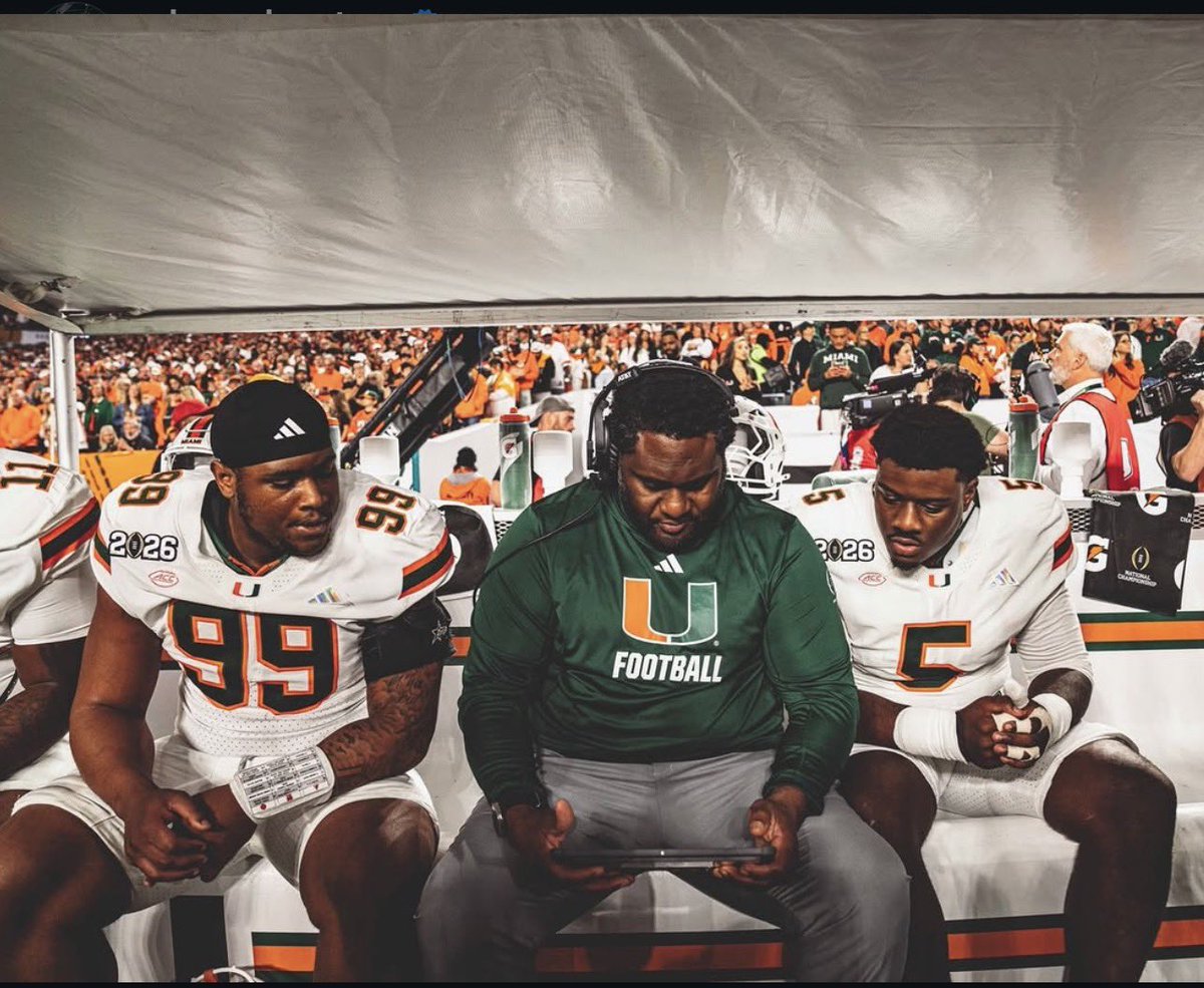 Shurron5's tweet photo. For context: I got the best (2) DTโs in America ๐ #Gocanes #Bigmiami #Spinagain โ๏ธโ๏ธโ๏ธ https://t.co/GLnGNx9SuP