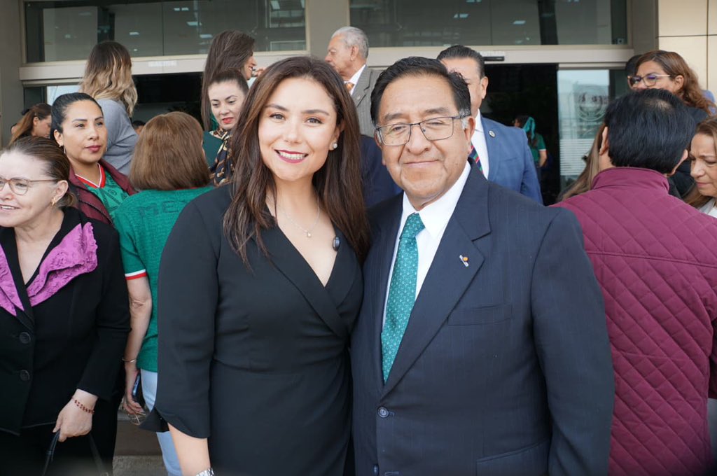 pedroluisnoble's tweet photo. Las y los @notarioshidalgo reconocemos la iniciativa impulsada por el Gobernador @juliomenchaca_ para fortalecer nuestra función mediante una nueva Ley del Notariado, orientada a la profesionalización del gremio local. Reconocemos al pleno del @CongresoHidalgo por su aprobación. https://t.co/zh9W3ZIIE1