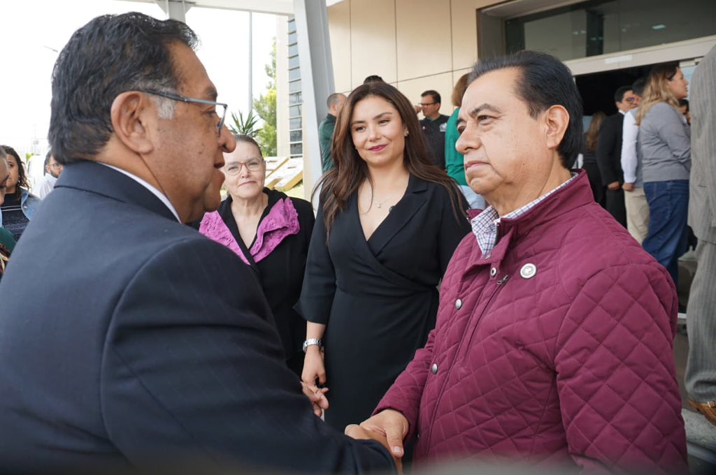 pedroluisnoble's tweet photo. Las y los @notarioshidalgo reconocemos la iniciativa impulsada por el Gobernador @juliomenchaca_ para fortalecer nuestra función mediante una nueva Ley del Notariado, orientada a la profesionalización del gremio local. Reconocemos al pleno del @CongresoHidalgo por su aprobación. https://t.co/zh9W3ZIIE1