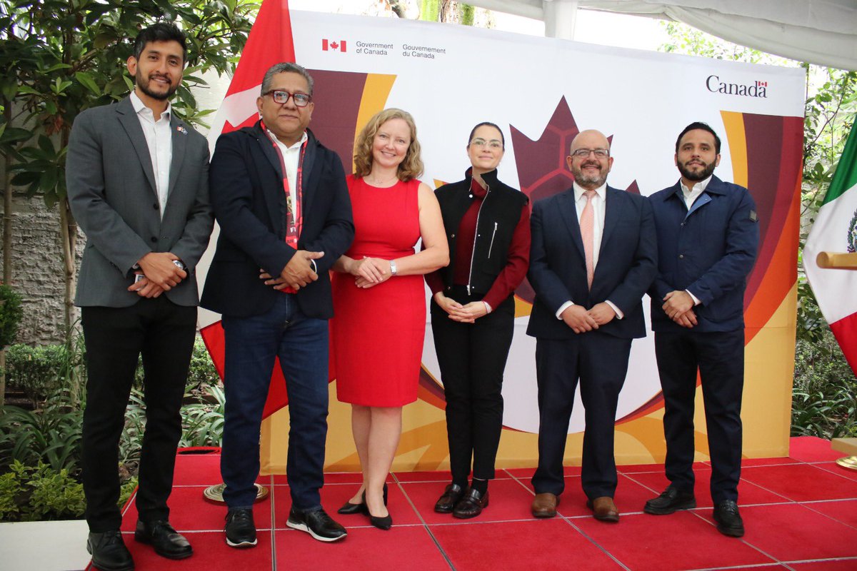 RepreNL_CDMX's tweet photo. La Coordinación de Relaciones Internacionales de la Representación de Nuevo León asistió a la conmemoración del Día Nacional de Canadá donde felicitamos al Embajador de Canadá de México, el Excmo. Cameron Mackay, en el marco de esta importante fecha para esta misión diplomática y para su comunidad en México.🇨🇦🤝🇲🇽

Este evento contó con la participación del Canciller Roberto Velasco Álvarez y con la presencia de funcionarios de los distintos niveles de gobierno y cuerpo diplomático acreditado en nuestro país.
#CDMX #NuevoLeón