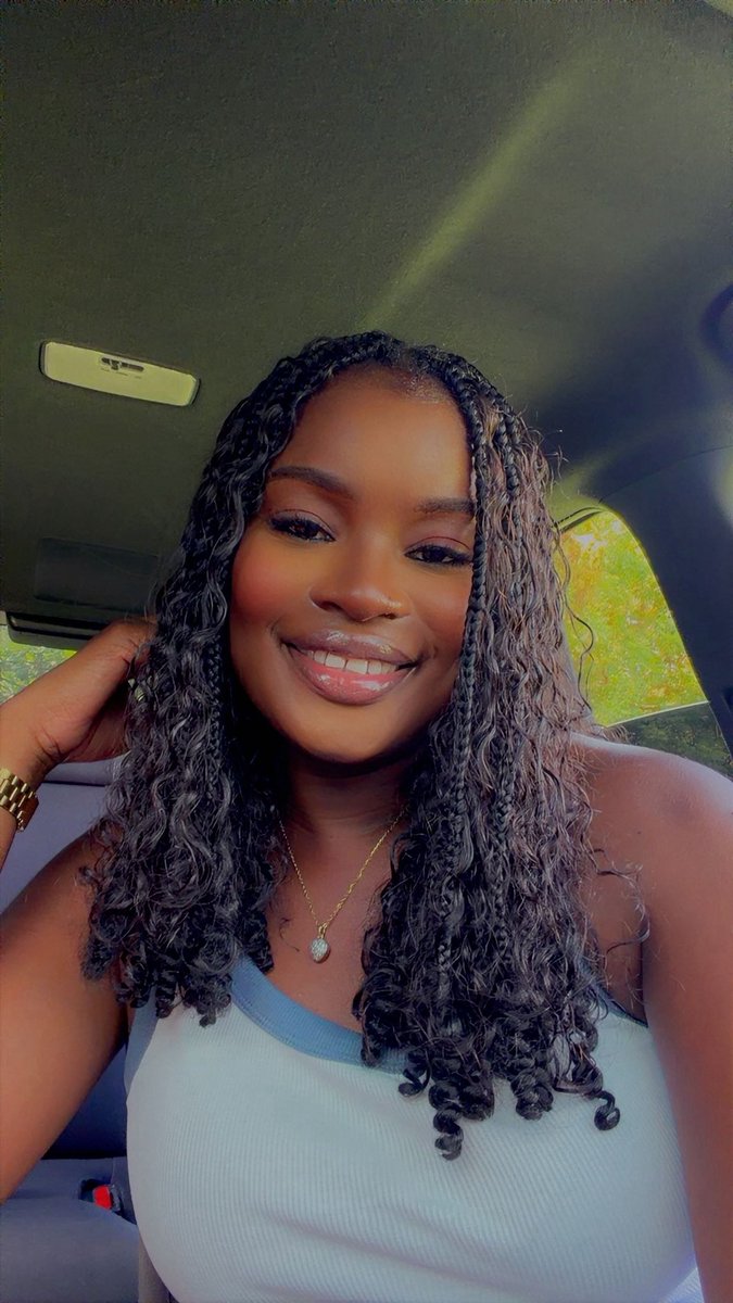 __nessaaa's tweet photo. First selfies in my first car 🥰🚘 https://t.co/Izujed25Sq