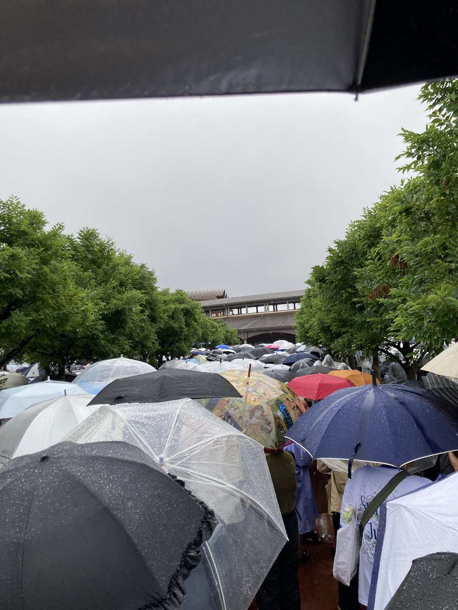 champ3055949's tweet photo. 初ディズニーシー
だけど雨！！ https://t.co/FuwgxsX1bb