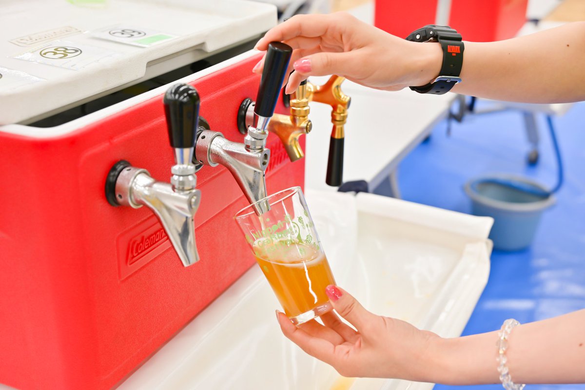 beergirl_net's tweet photo. 板橋駅から約1分、21社40銘柄以上のクラフトビールを樽生で飲める「ニッポンクラフトビアフェスティバル」が、8/15(土)&amp;16(日) に開催🍺🌻

冷房完備の屋内開催。地元・板橋のブルワリーや夏のフルーツビールが集まる他、50名限定で飲み放題＋グラス付きチケットも！✍️
https://t.co/NSNTd5XGBN #PR https://t.co/KAEBchpn4A