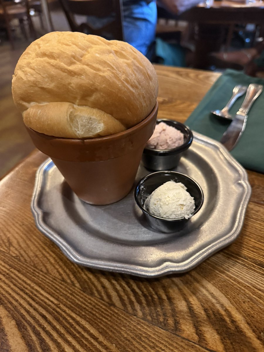 JasonOverby's tweet photo. @Keegs32 When you visit the Land Between The Lakes area in western KY, go to Patti’s 1880 Settlement in Grand Rivers, to get a 2” pork chop, some flowerpot bread w/ strawberry butter, &amp; a piece of pie for dessert. https://t.co/2k7Hk8DMeQ