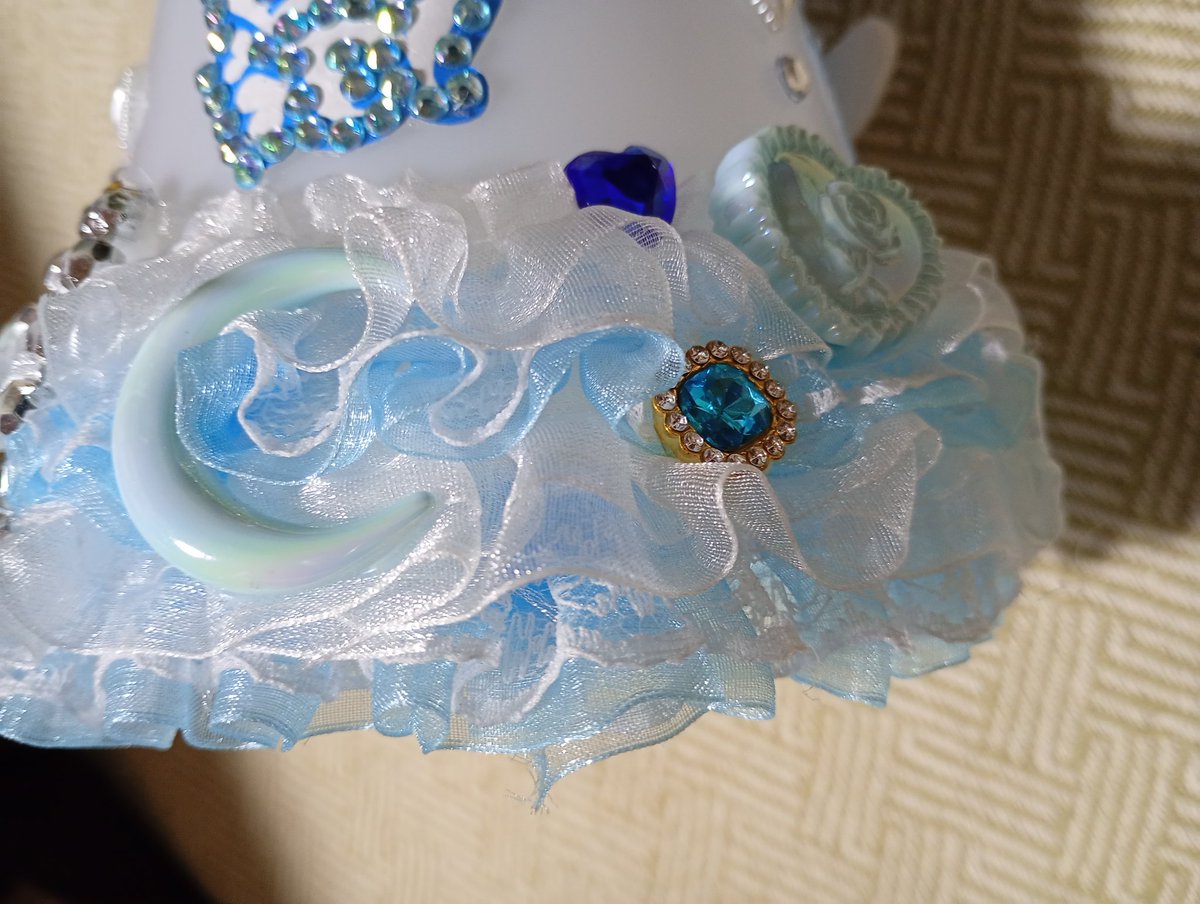 Mme_Non's tweet photo. @mondschein164 おはようございます。カワクリおすそわけ市では買わせていただき、ありがとうございます🩷
子供の学校行事で使う📢のデコに使わせていただきました！ https://t.co/MaCHDKU3KF