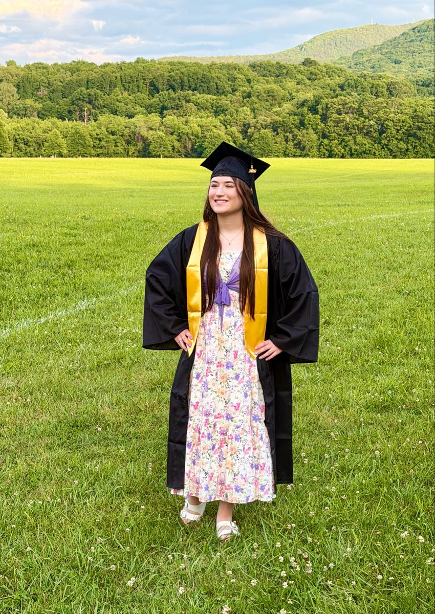 LuvToDance80's tweet photo. Words cannot express how proud I am of this amazing young lady! I'm so blessed to be her mom. https://t.co/mZbO7gQFCc