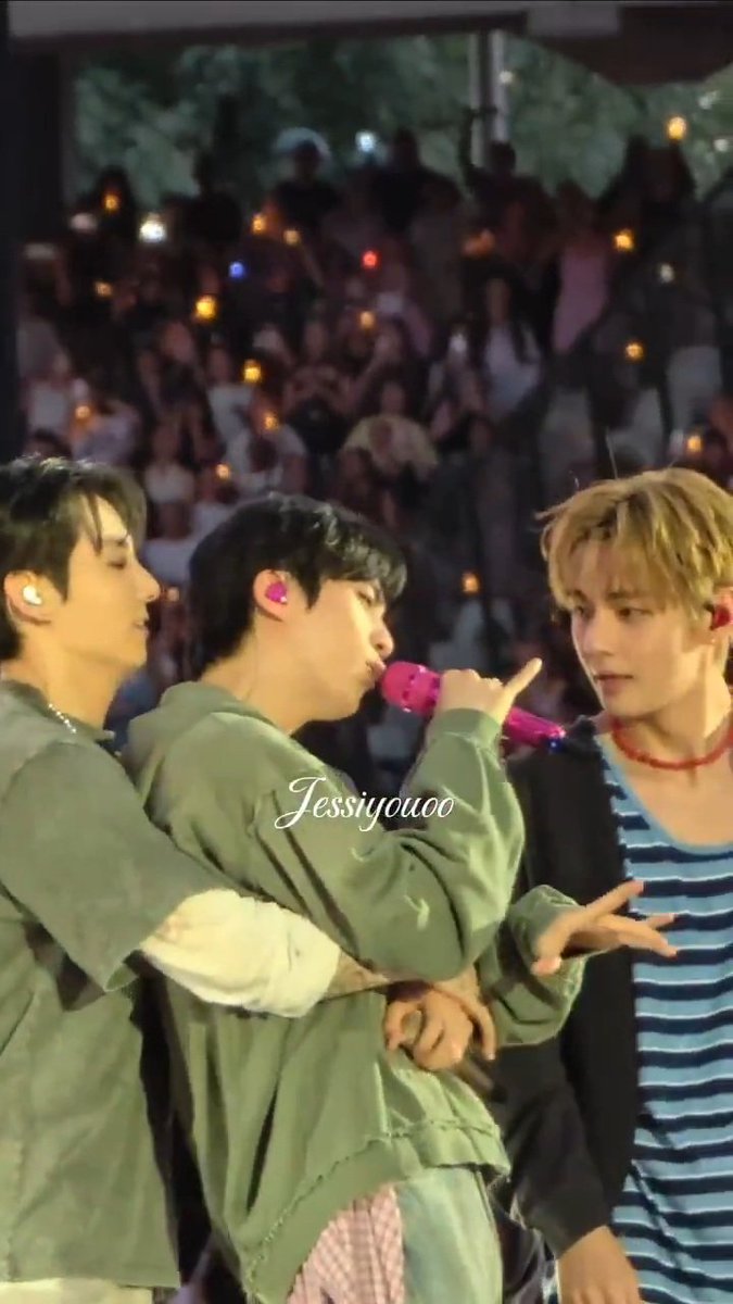 outrotearjin's tweet photo. trying to have my jinkook breakdown in peace and then i notice how tae is looking at seokjin and start fearing for his life https://t.co/PkgnvwrBbn