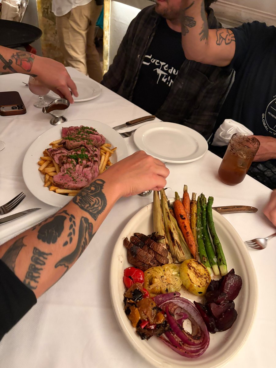 vineazevedo's tweet photo. June fav meals https://t.co/b7WujM2QU6