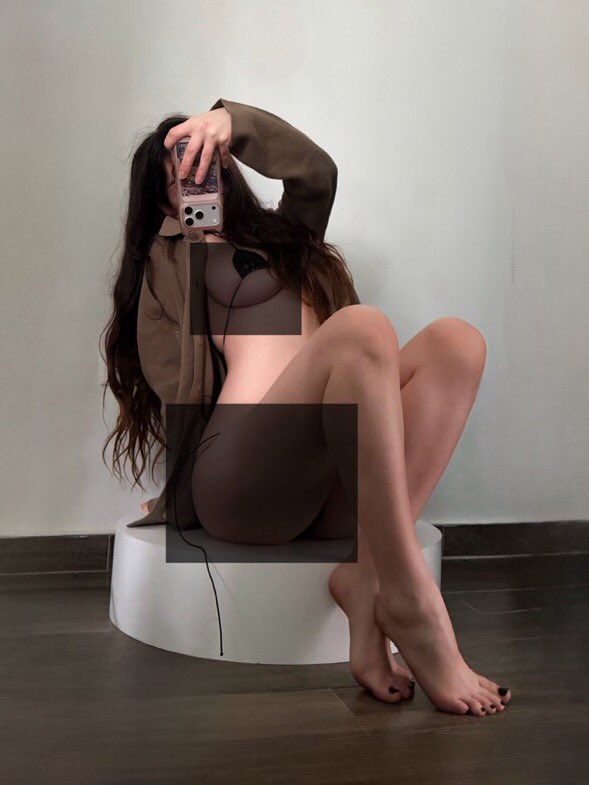 _Queen_Lu_'s tweet photo. Excuse me but my eyes are up here not down there 👀

#teenagegirls #teenage #nolimit #somno https://t.co/v8exqHdjyZ