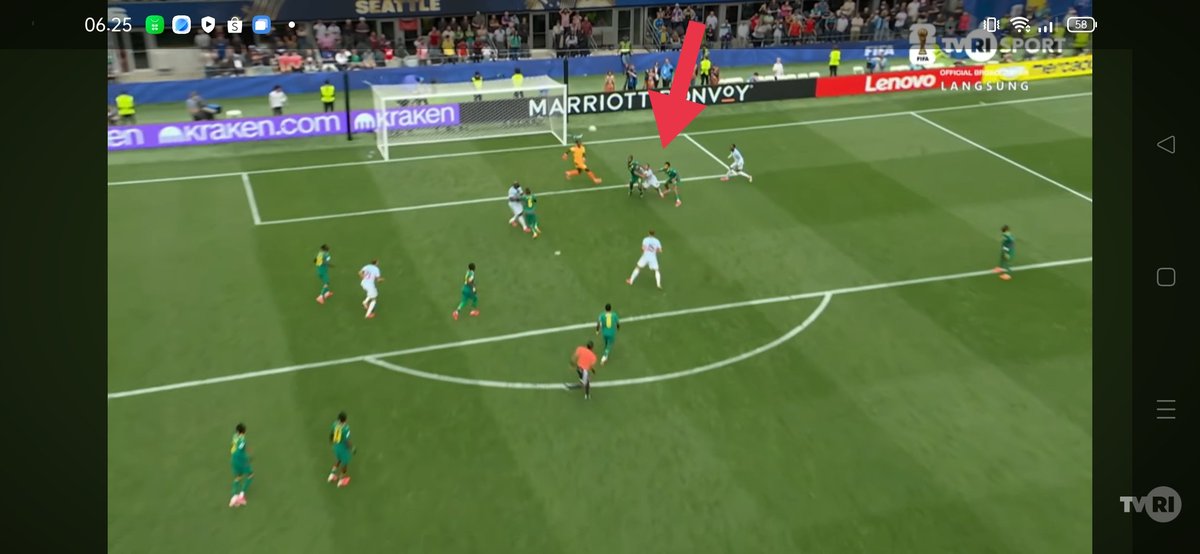 BskDdy's tweet photo. @433 "A robbery before the goal; a Belgian player pushed a Senegalese player, but the referee didn't check the VAR." https://t.co/hTtoGl6YFC