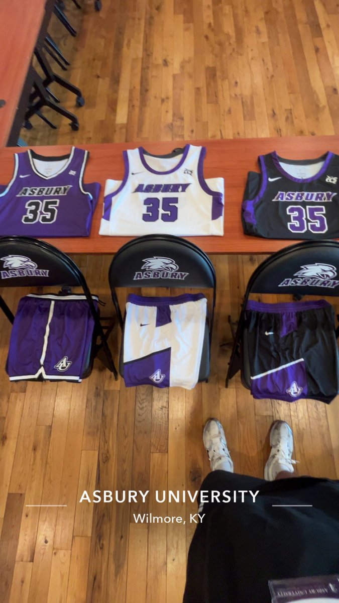 XavierHarvey24's tweet photo. After a wonderful visit and conversation with Coach Shouse and Coach Abner, I am truly grateful to receive an official offer to continue my academic and athletic career at Asbury University!! #agtg @NewAlbanyHoops @TeamTradition27 @CoachRussAU @NextUpRecruits @PrepHoopsIN https://t.co/5mDII0hUI0